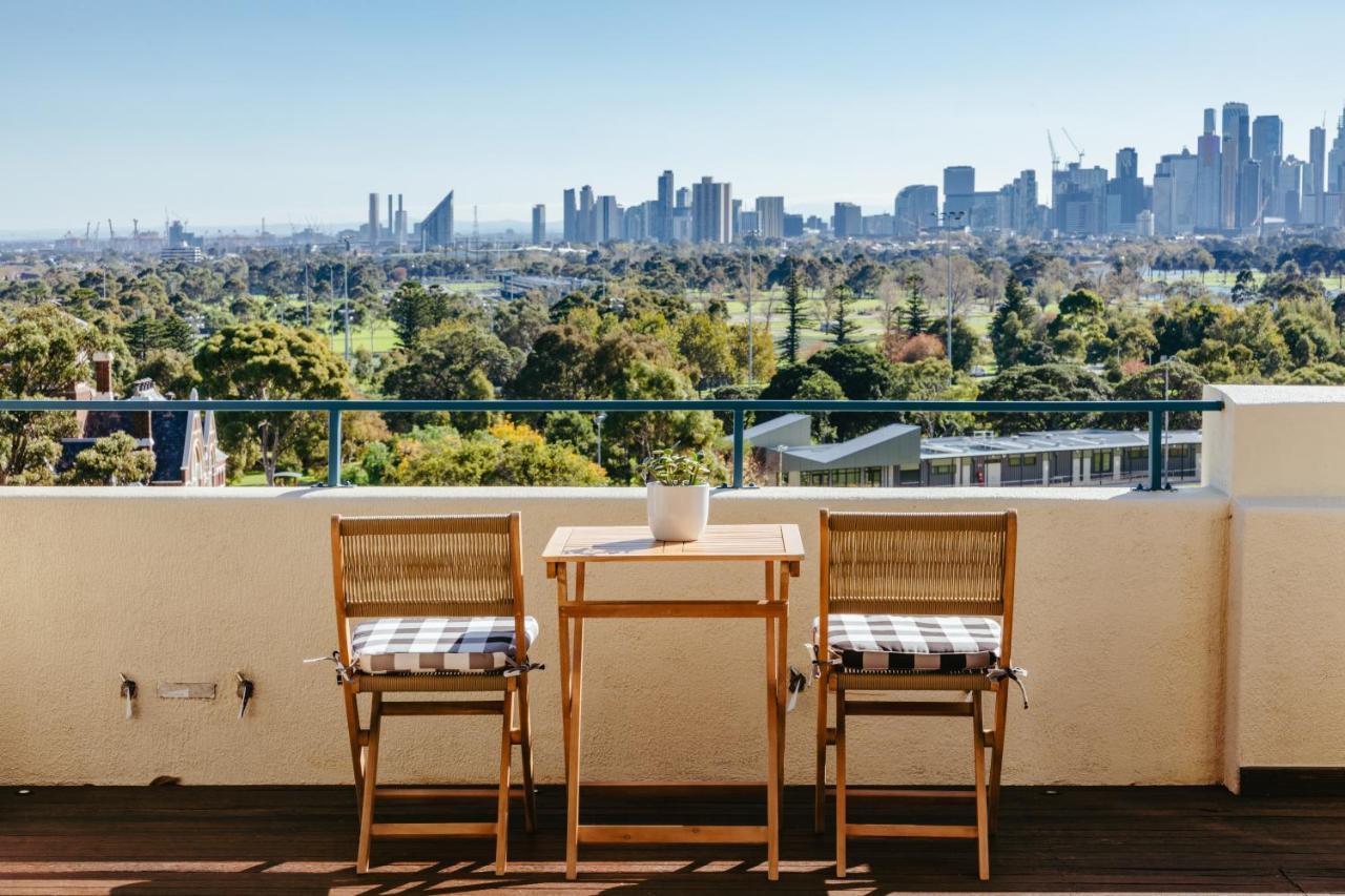 Spectacular Views Over Albert Park เมลเบิร์น ภายนอก รูปภาพ